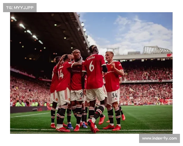 曼联主场氛围热烈 球迷歌声激发球队斗志 曼联主场氛围热烈 球迷歌声激发球队斗志